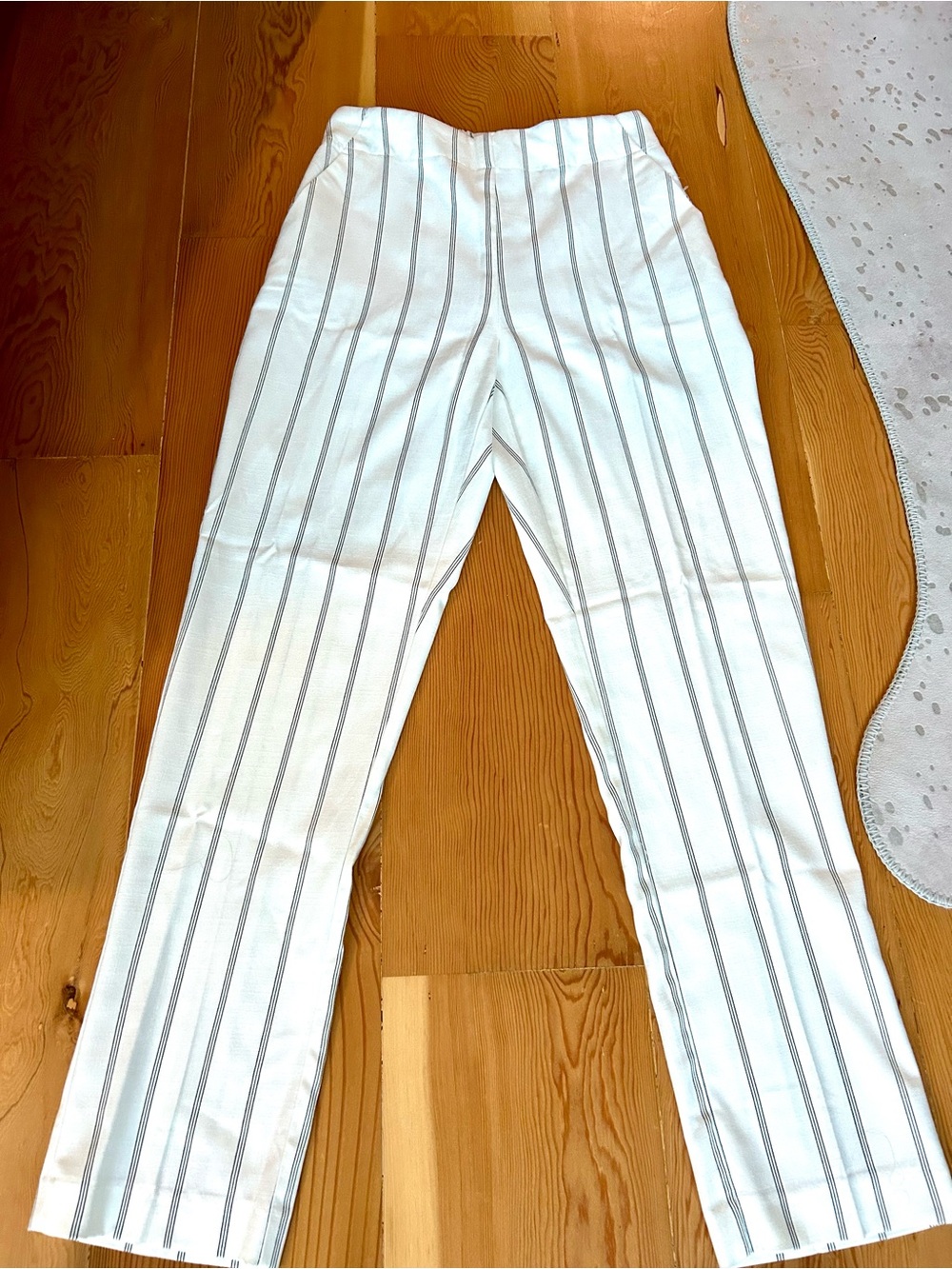 NEW - Suzy Shier Women’s straight leg, high rise, pinstripe pants XS